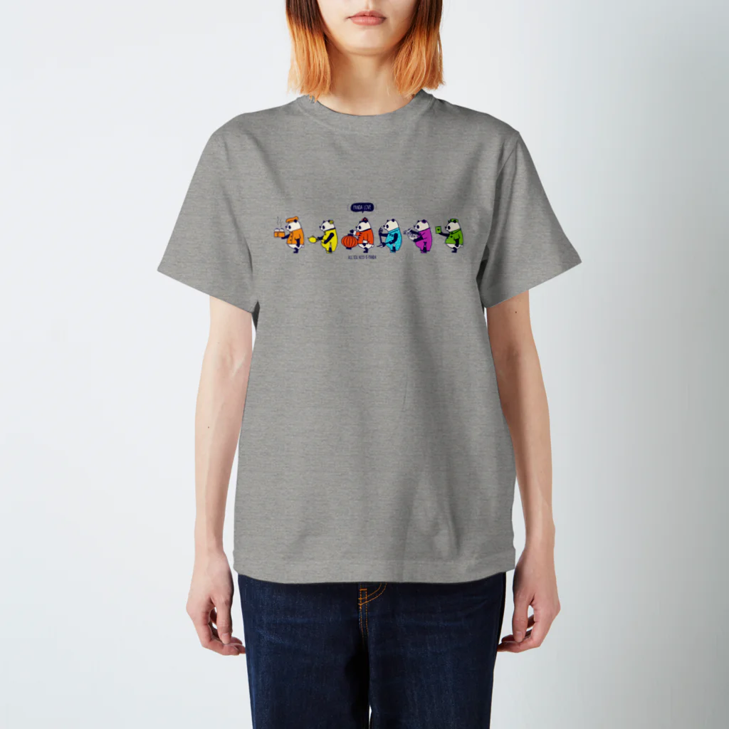 キッチュの横向きパンダ集合 Regular Fit T-Shirt