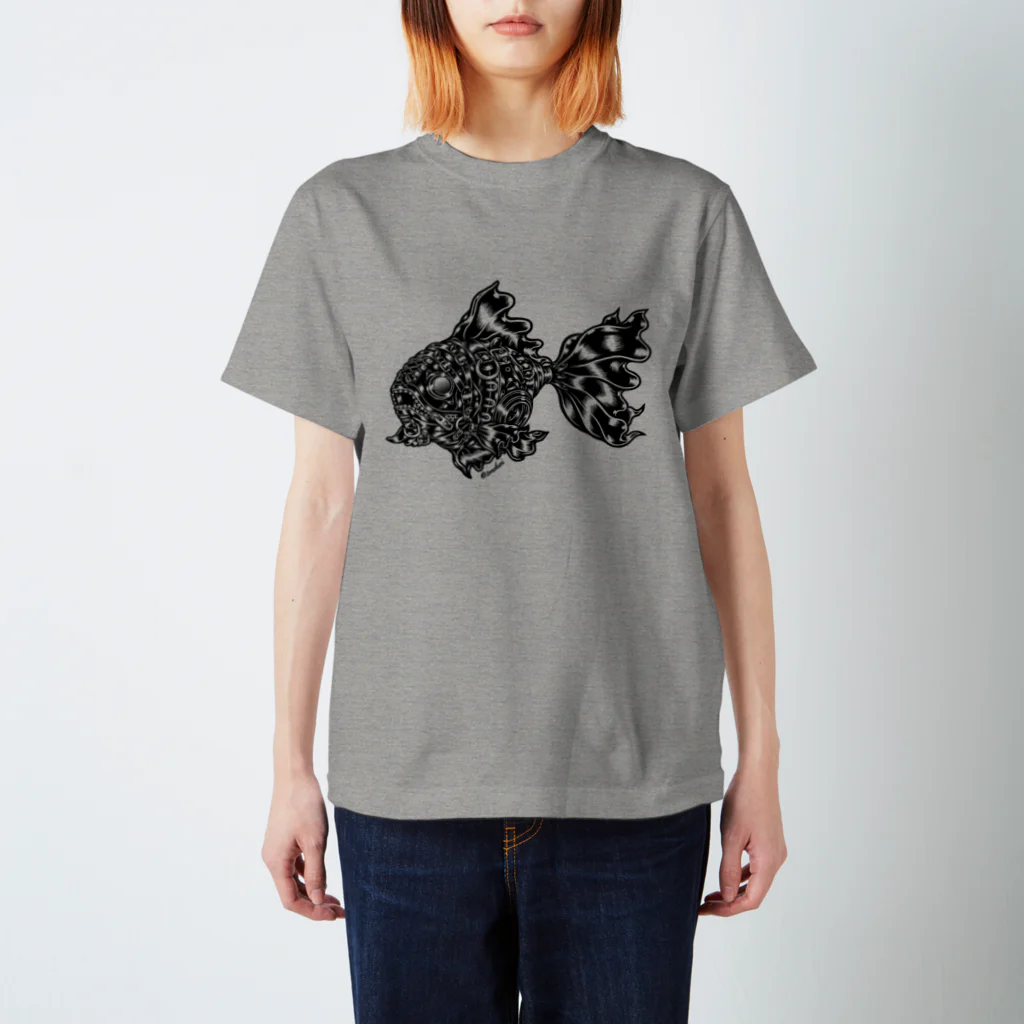 TOMOKUNIのAnimalia Kinky “ Black Gold Fish ” Regular Fit T-Shirt