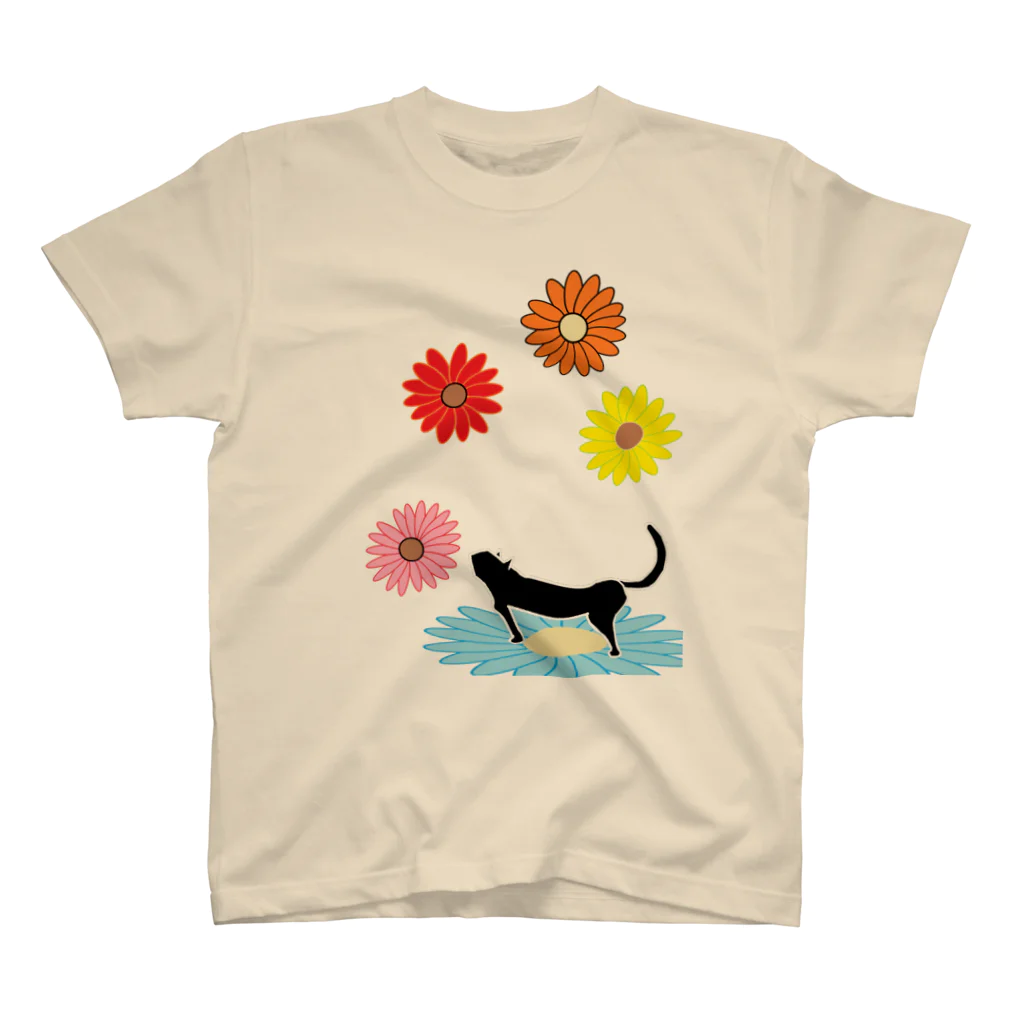 いっぷく処 てんてんの花の香りを嗅ぐ猫 Regular Fit T-Shirt