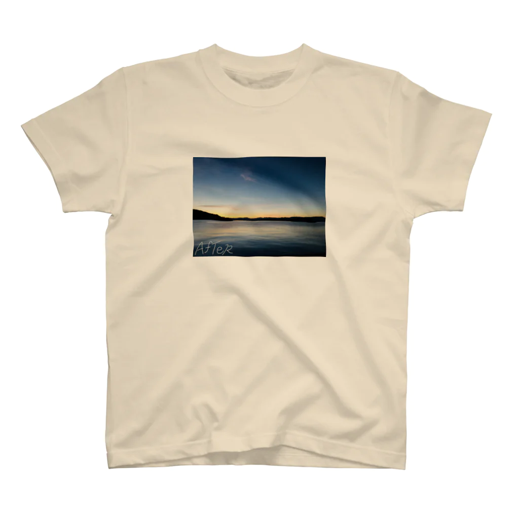 AfTeRの無人島の夕焼け スタンダードTシャツ