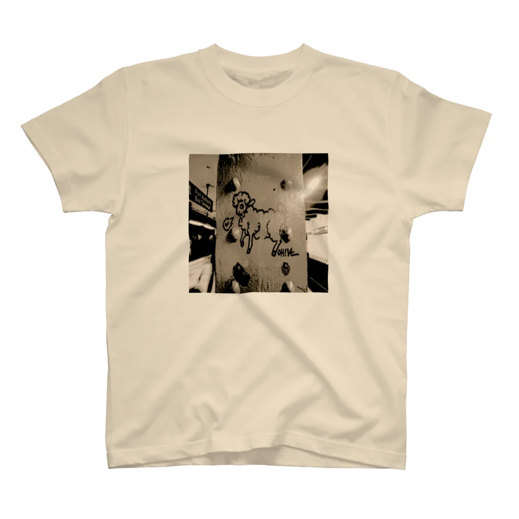 cream-milkのNY Graffiti 羊 Regular Fit T-Shirt