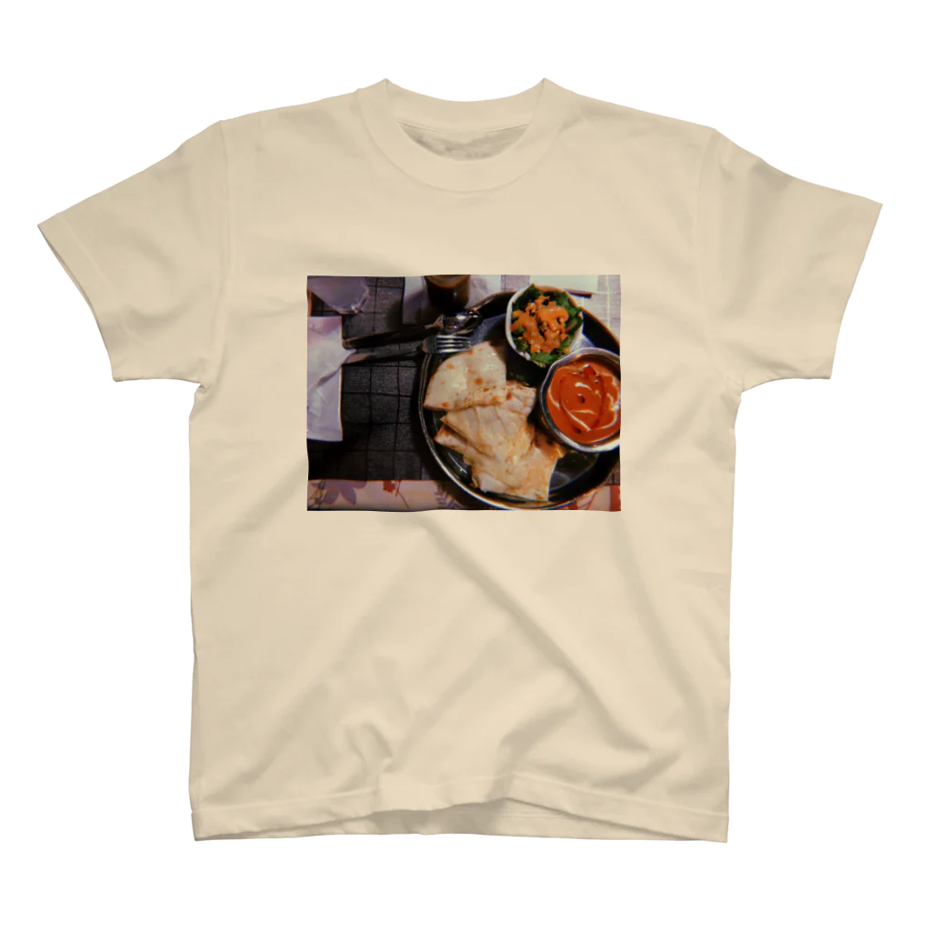 makoto_masakiのチキンカレーとチーズナン スタンダードTシャツ