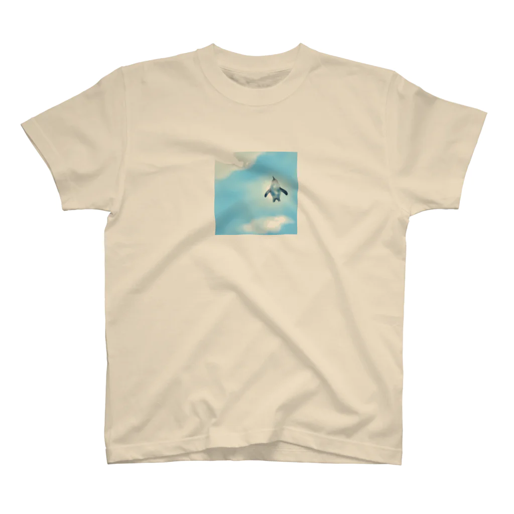 hamly hamuko.の空を泳ぐペンギン Regular Fit T-Shirt