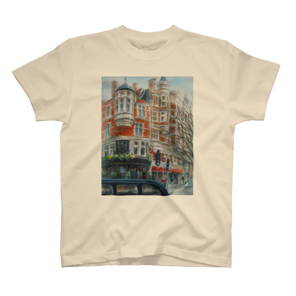 March-Hare-GalleryのLondon Regular Fit T-Shirt