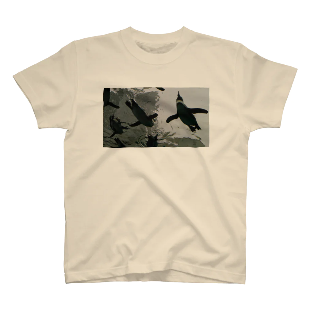 nuyuriの空飛ぶペンギンTシャツ Regular Fit T-Shirt