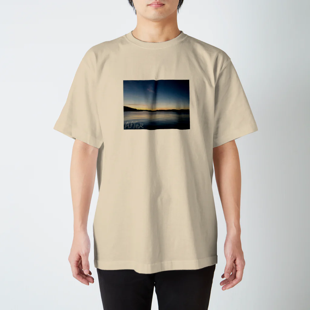 AfTeRの無人島の夕焼け スタンダードTシャツ