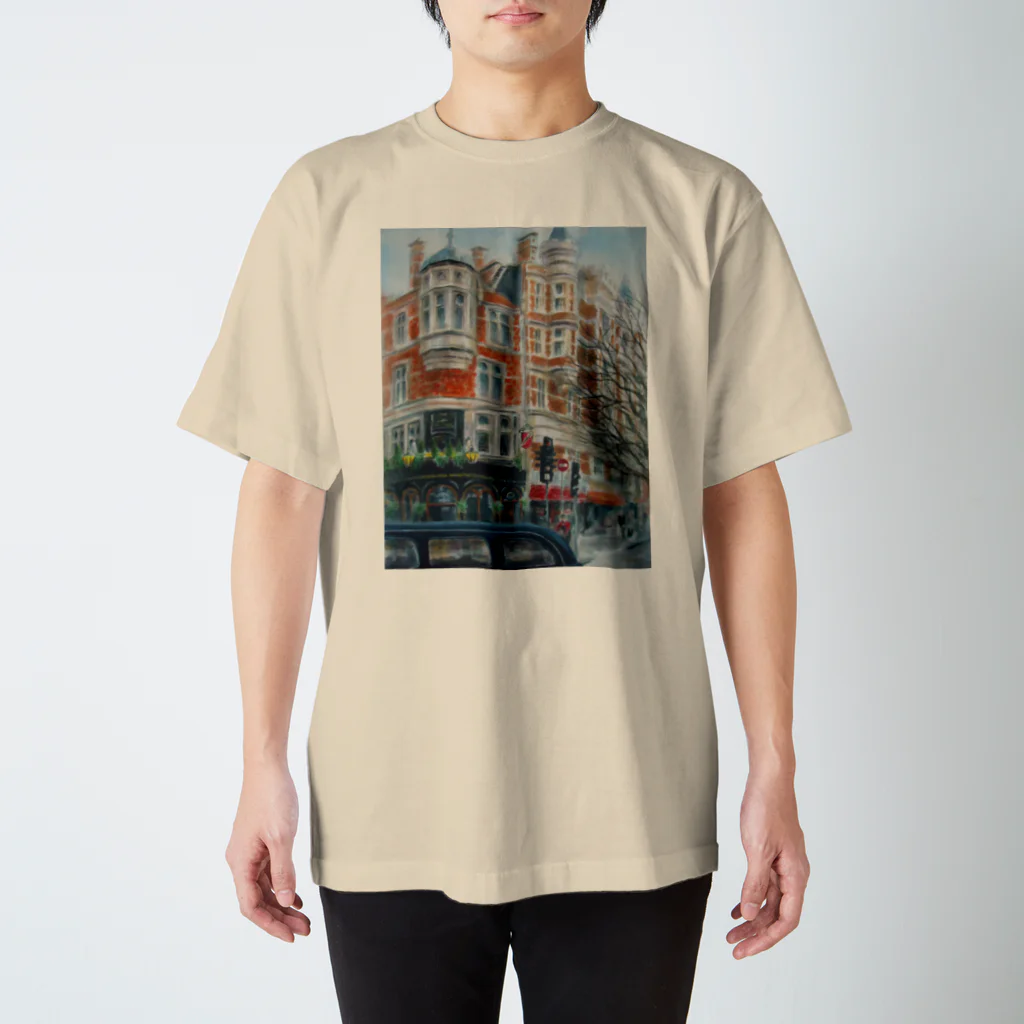 March-Hare-GalleryのLondon Regular Fit T-Shirt