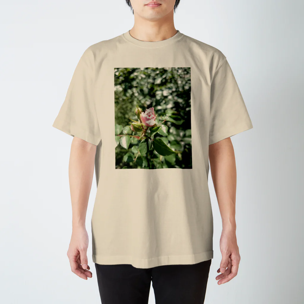 asagi's shopの一輪の薔薇 Regular Fit T-Shirt