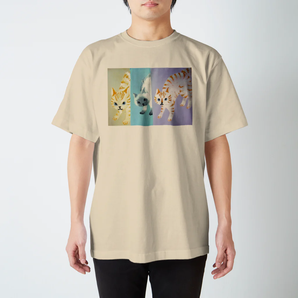 suzuejyaのシャーしてる猫猫猫 Regular Fit T-Shirt