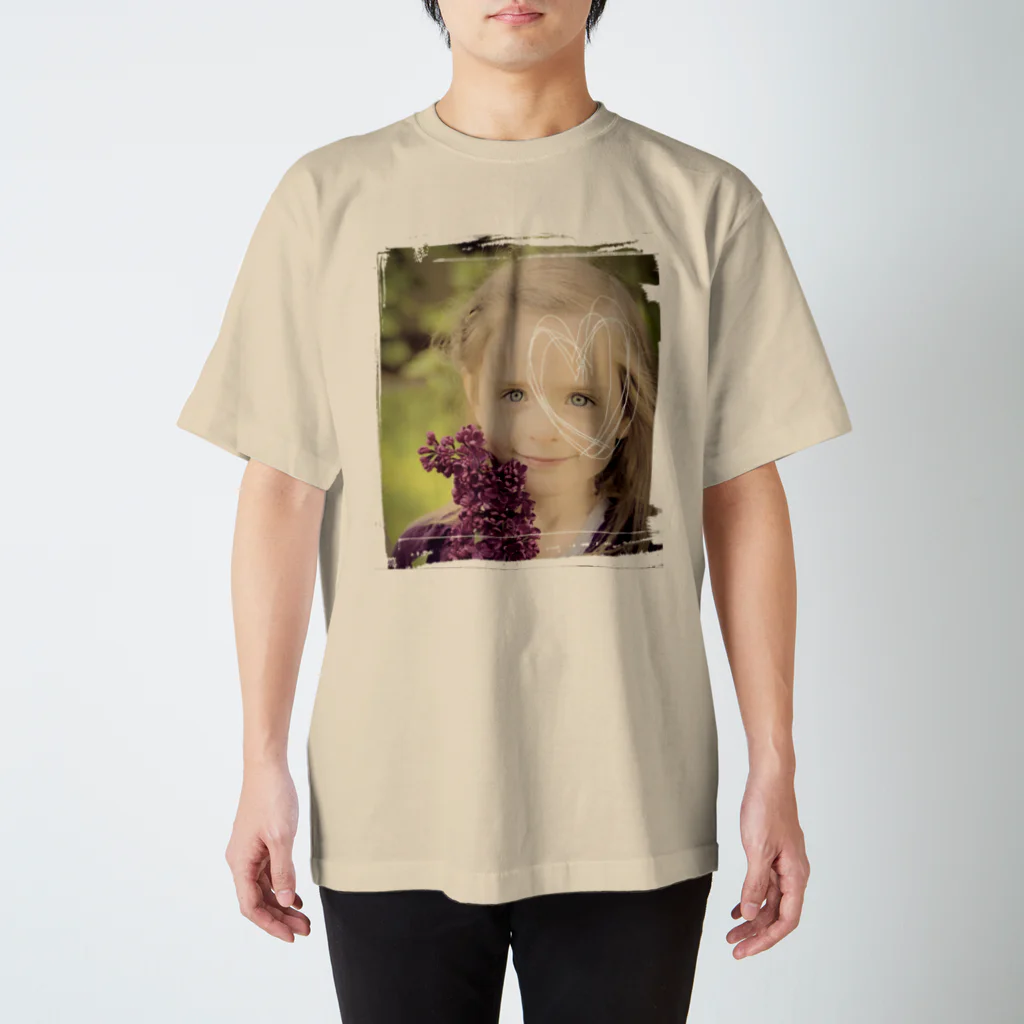 poppy22の碧目のフラワーガール スタンダードTシャツ