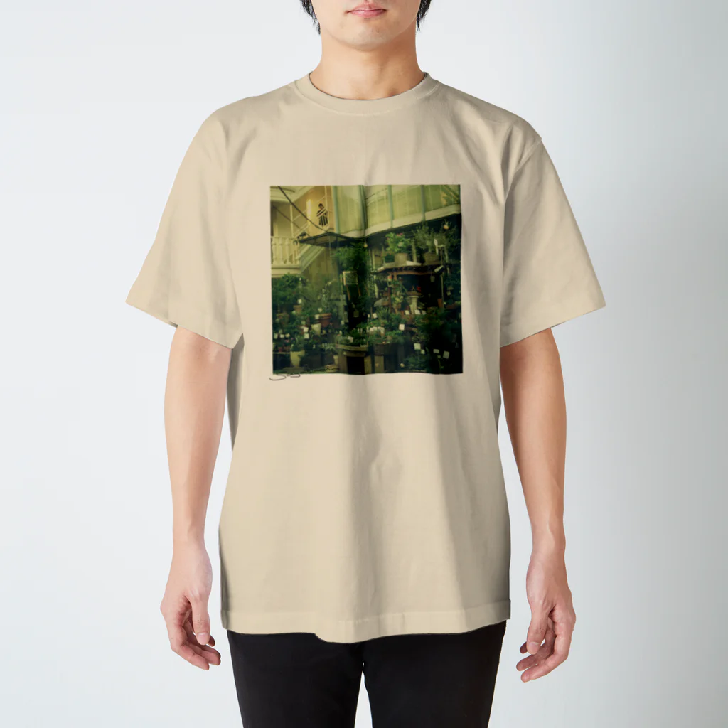 sagasimonoのAru Syokubutu no Aru Fuukei Regular Fit T-Shirt