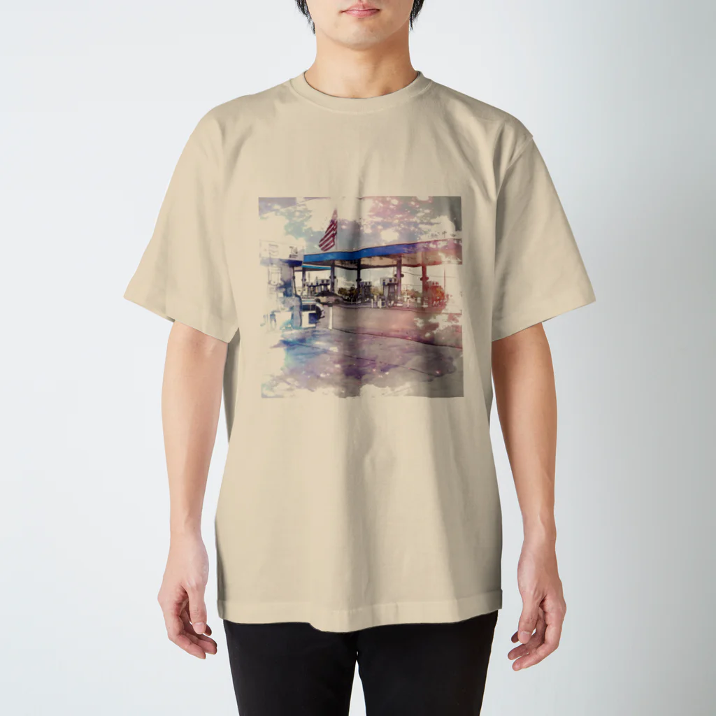 yyyのAmericaのガソリンスタンド Regular Fit T-Shirt