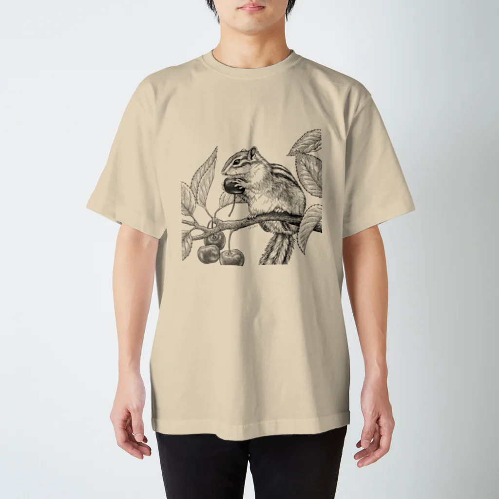 線描屋（ペン画）  ChirikoMatsuno のシマリスとサクランボ ペン画 スタンダードTシャツ