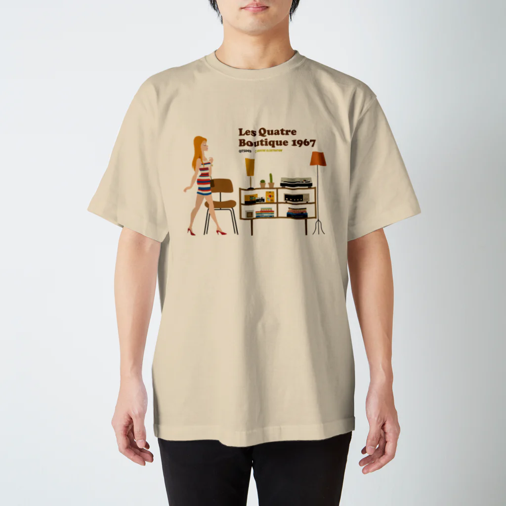 Quatre IllustrationのLQB1967_07_雑貨と女性 Regular Fit T-Shirt