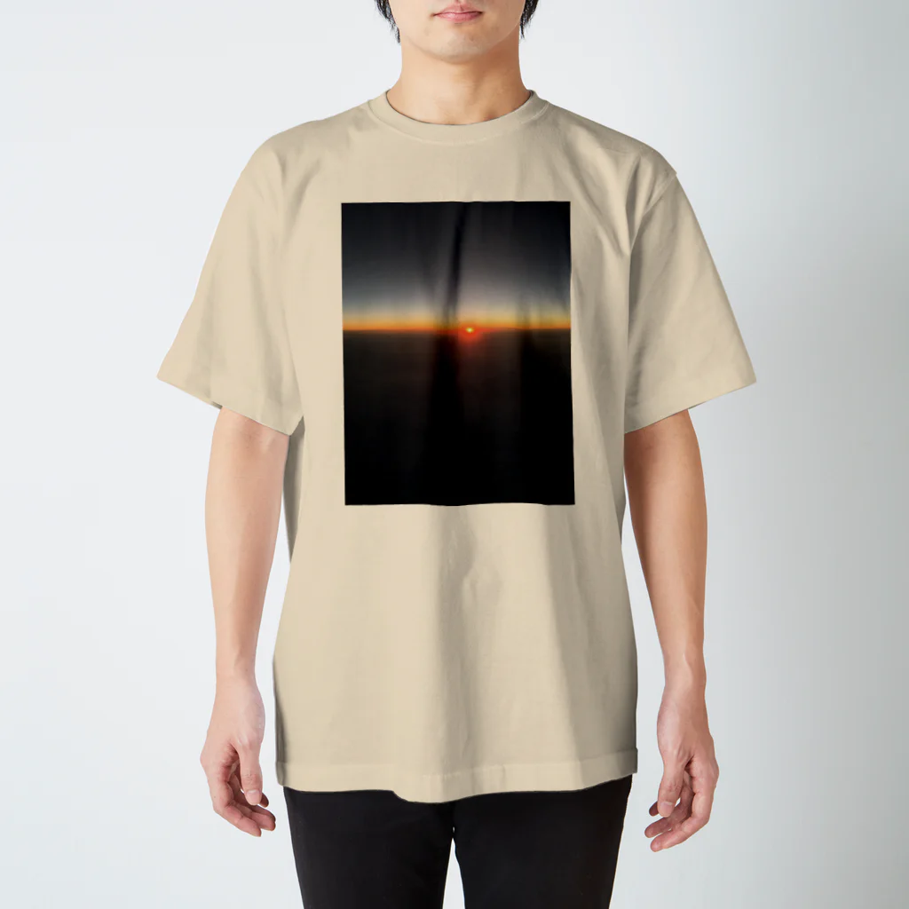 びーんのお店の雲の上の朝日 スタンダードTシャツ