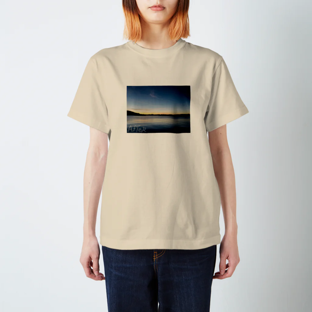 AfTeRの無人島の夕焼け Regular Fit T-Shirt