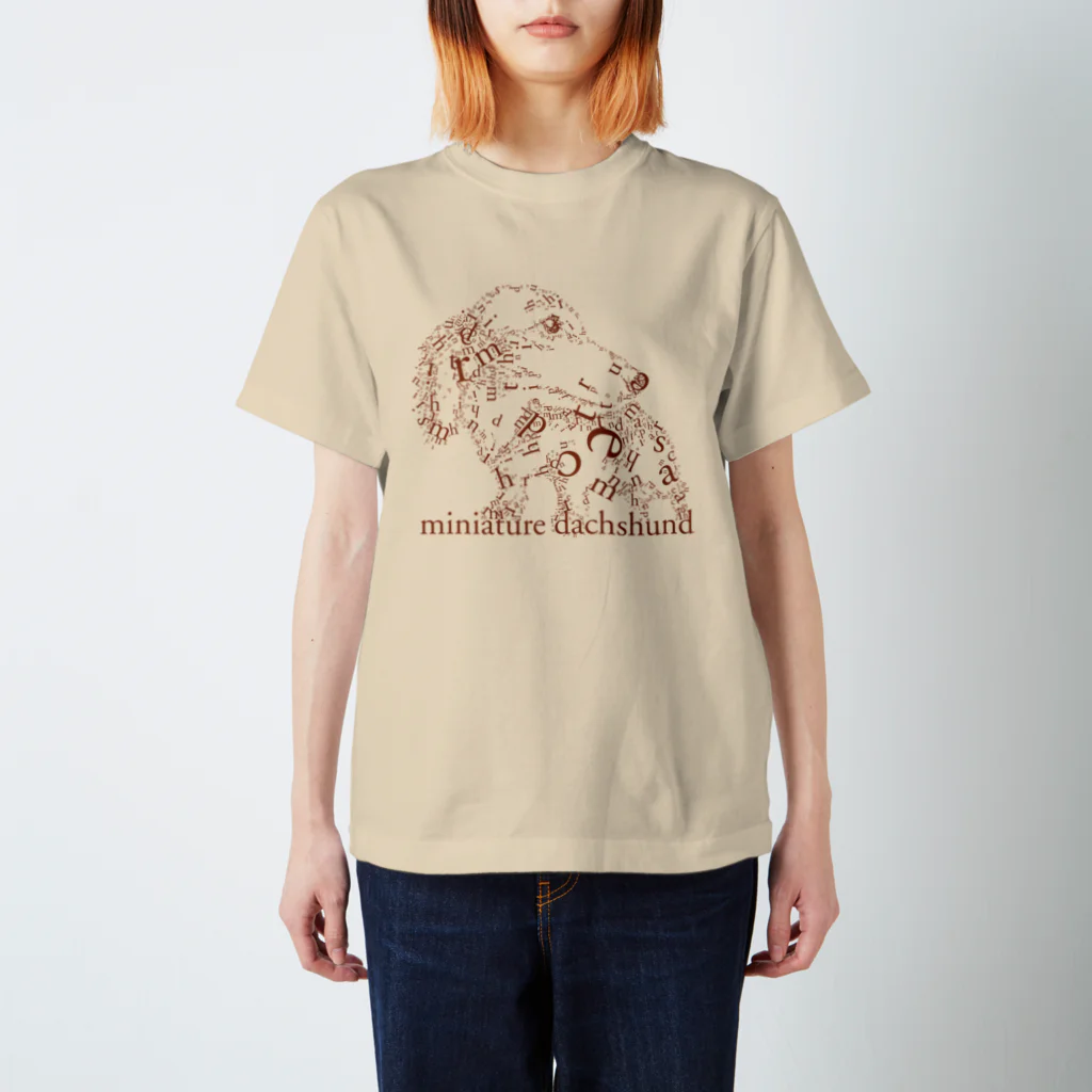 t-shirts-cafeのフォントイラストレーション『ミニチュアダックスフンド』 Regular Fit T-Shirt