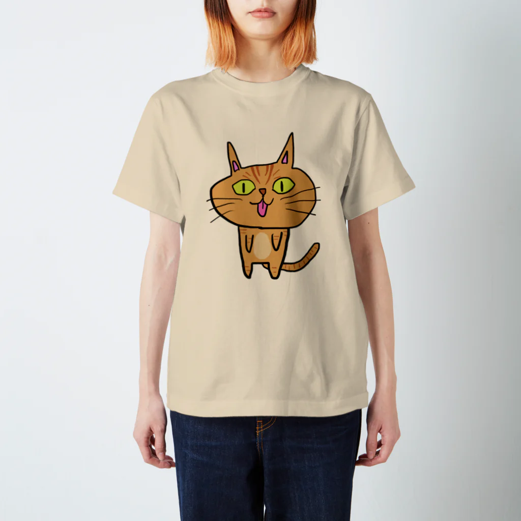 ぷりてぃーくりーちゃーずのスタンディング猫 Regular Fit T-Shirt