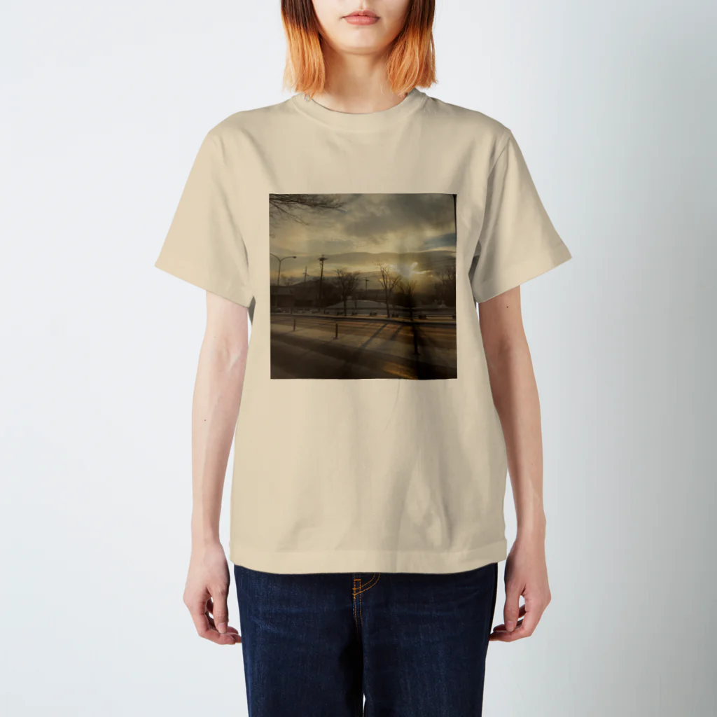 山本リエのFirst Sunrise! Regular Fit T-Shirt