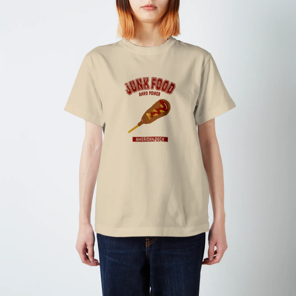 メシテロタイプ（飯テロTシャツブランド）のアメリカンドック（カレッジ風イラスト） Regular Fit T-Shirt