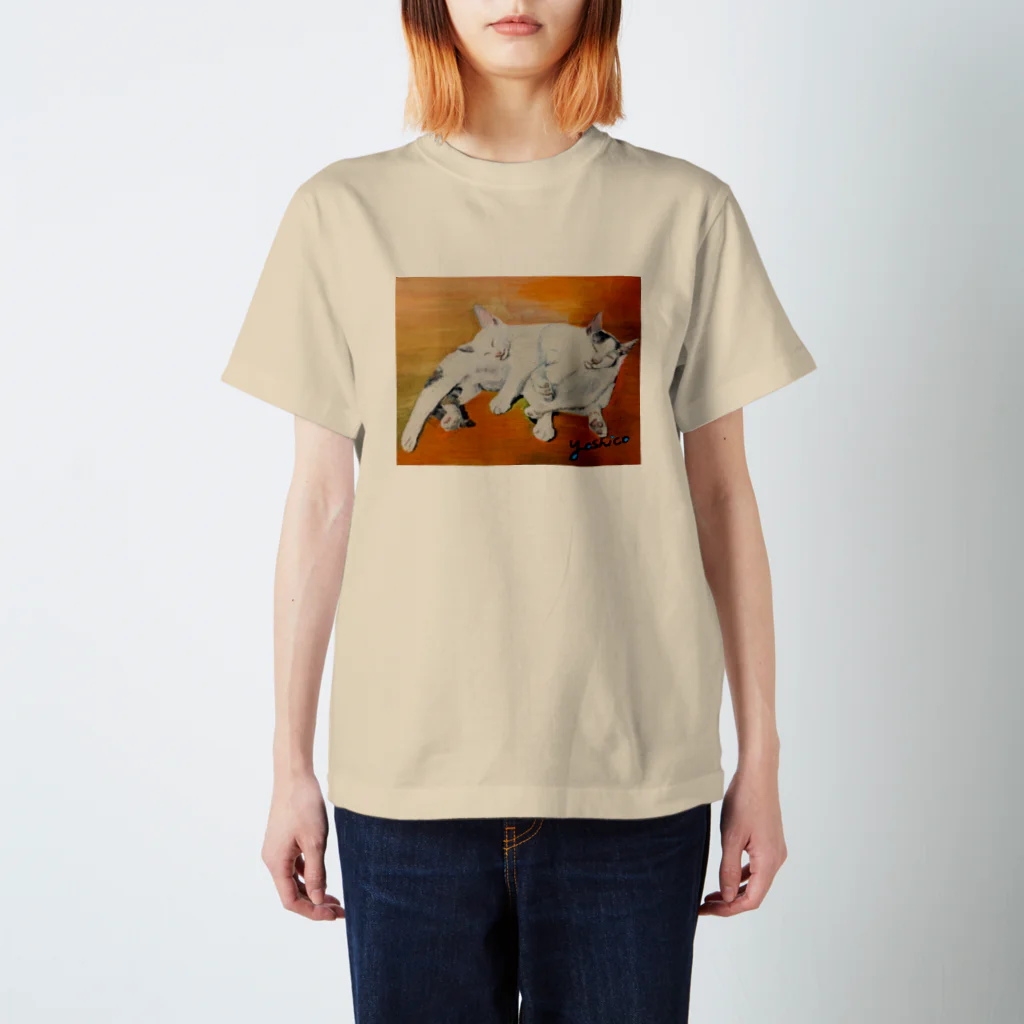 Yoshico-1655の幸せな夢をみる仔猫たち・油絵 スタンダードTシャツ