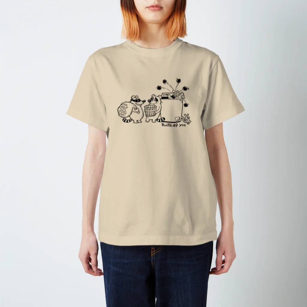yoc(よっく)のタヌキでないアライグマ スタンダードTシャツ