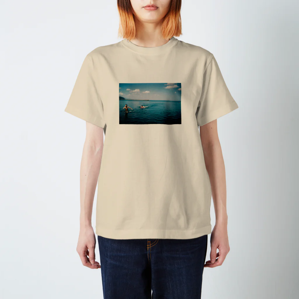 kiminoiceの海で鬼ごっこ Regular Fit T-Shirt