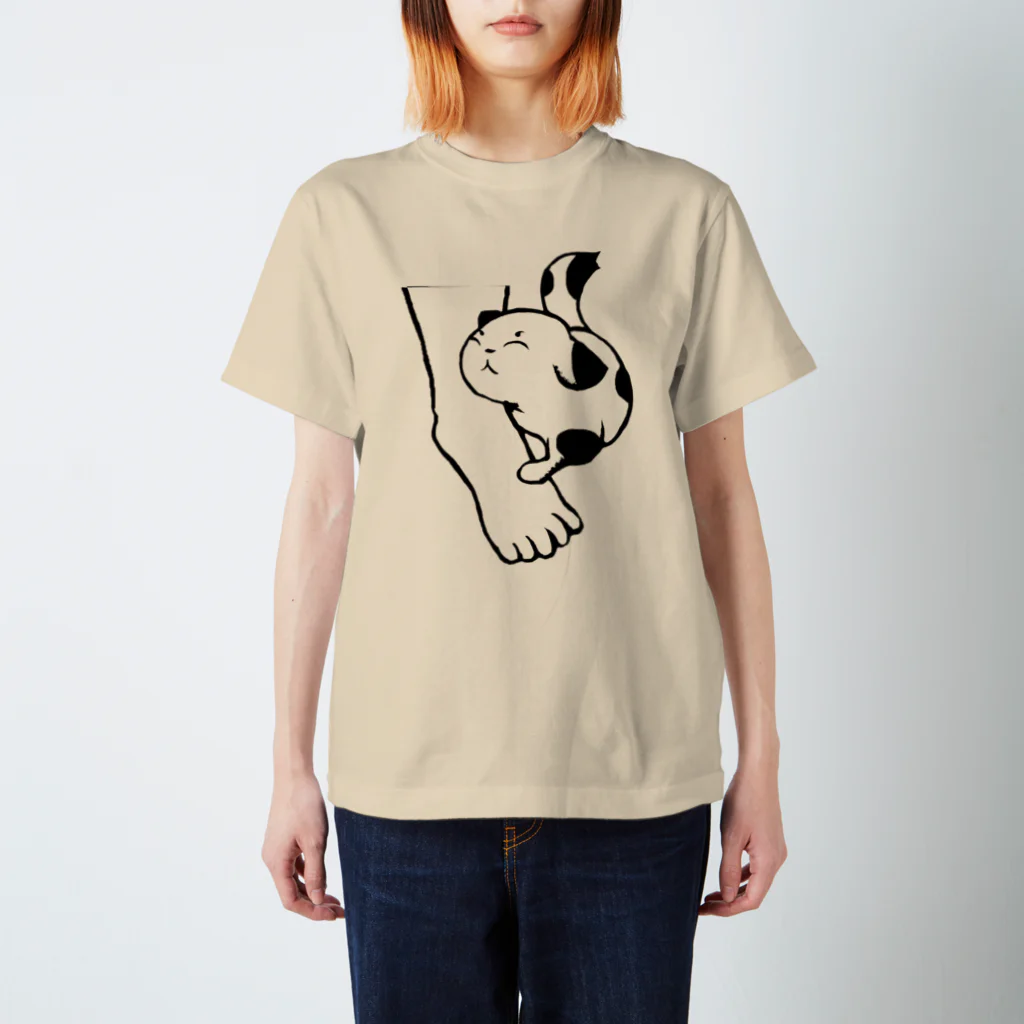 Hemingway-Caitのすねこすり Regular Fit T-Shirt