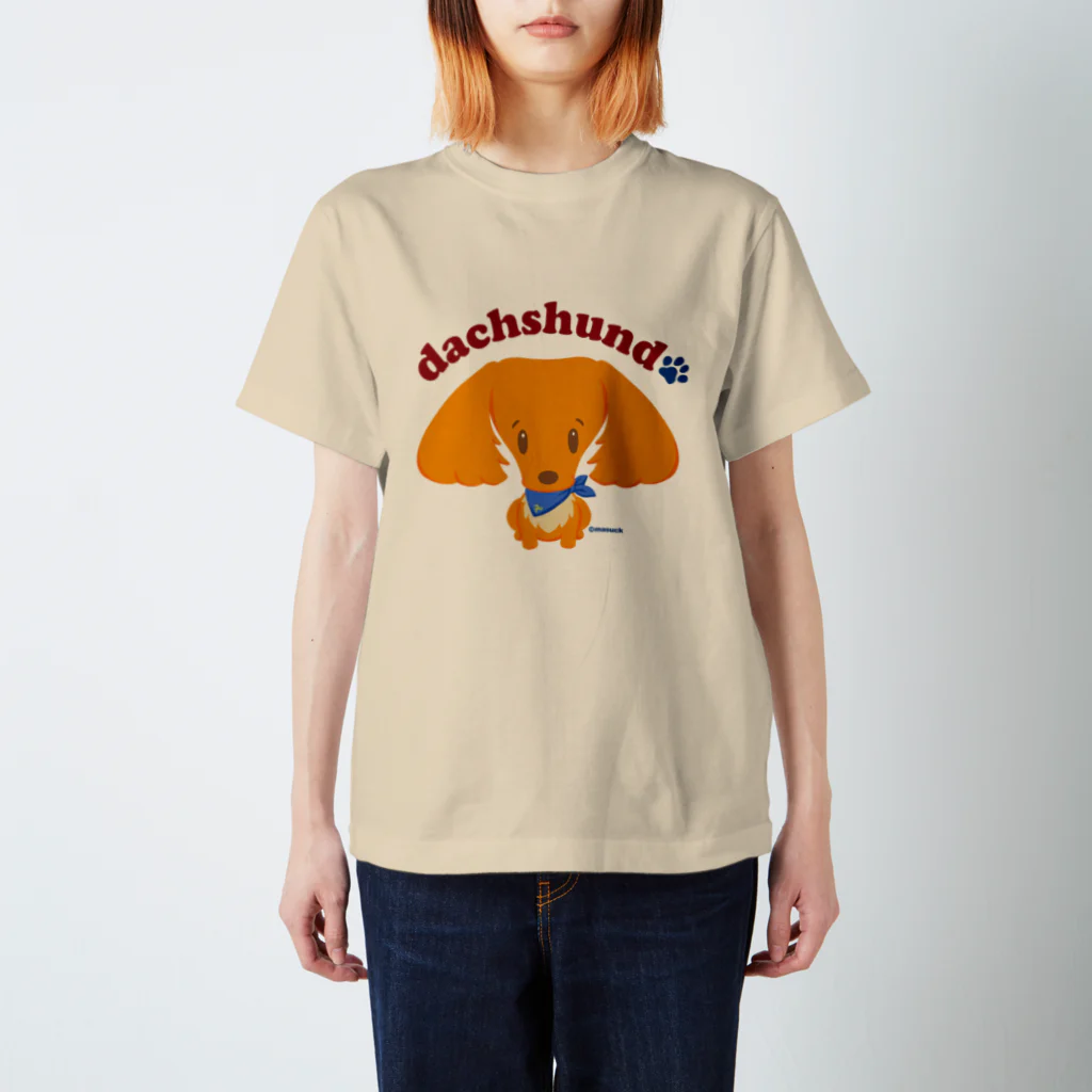 アートカンパニーますっくのお座り犬ダックス「立ってないよ。お座りしてるよ」  スタンダードTシャツ