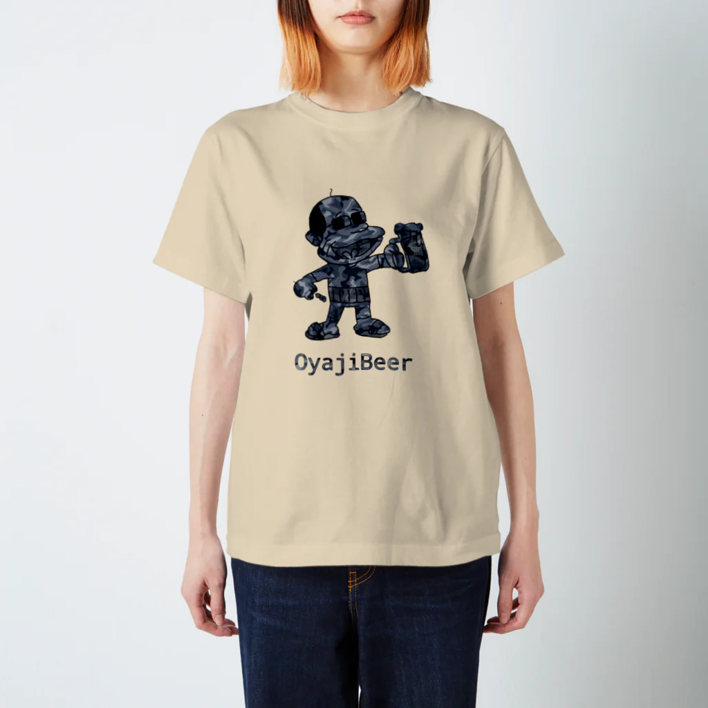 manabiyaのオヤジ麦酒(青迷彩) Regular Fit T-Shirt