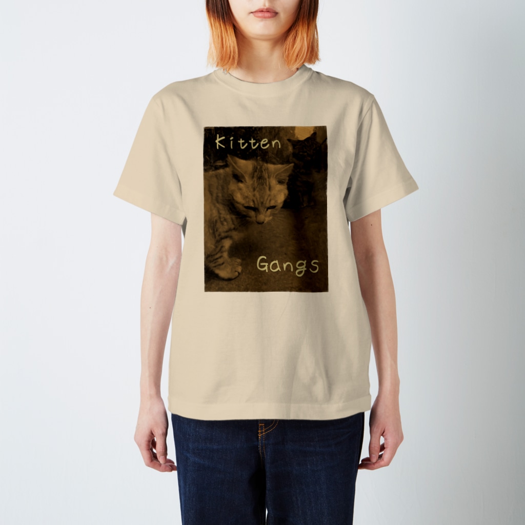 ちばっちょ【ち畳工房&猫ねこパラダイス】のKitten Gangs Regular Fit T-Shirt