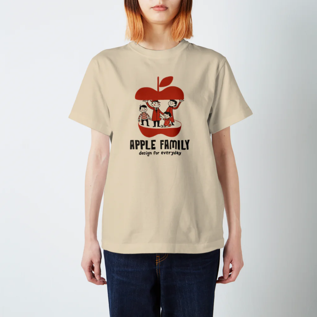 Design For EverydayのAPPLE FAMILY Regular Fit T-Shirt