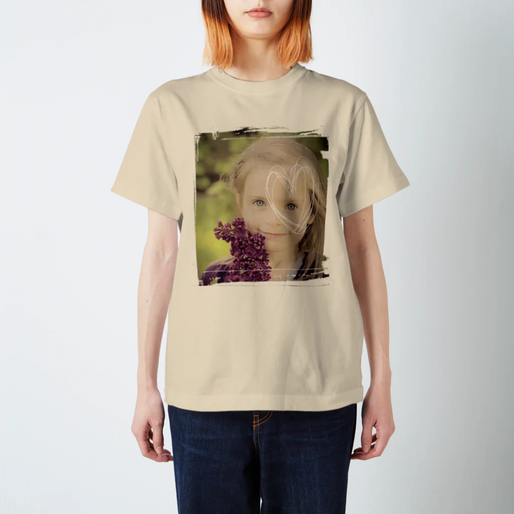 poppy22の碧目のフラワーガール スタンダードTシャツ