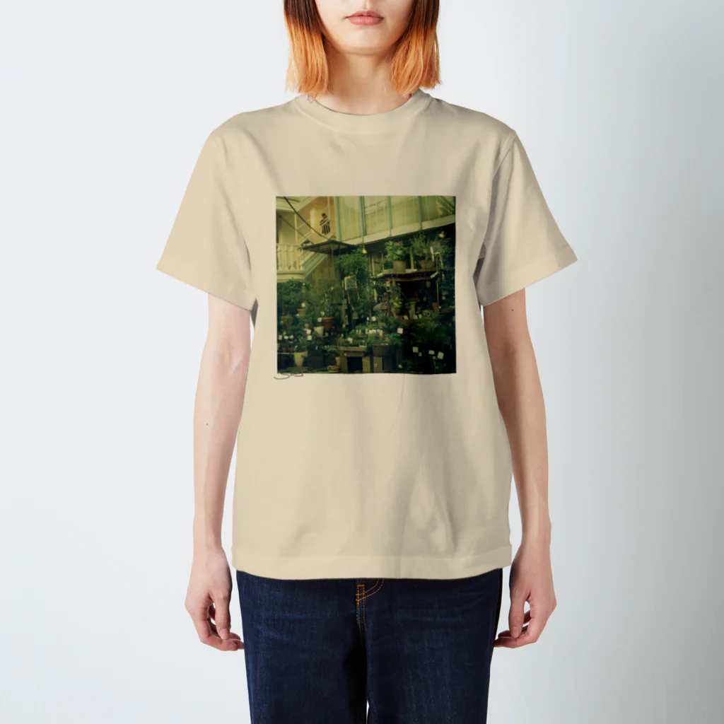 sagasimonoのAru Syokubutu no Aru Fuukei Regular Fit T-Shirt