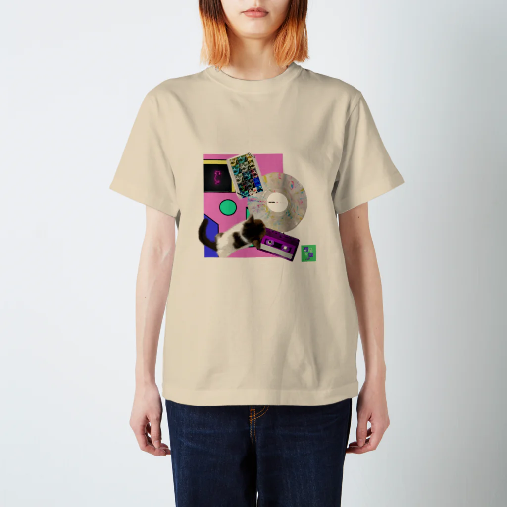 momo_emiのmomo_emi MOMOの背中にはハートが、レコード・カセットテープ♪ スタンダードTシャツ