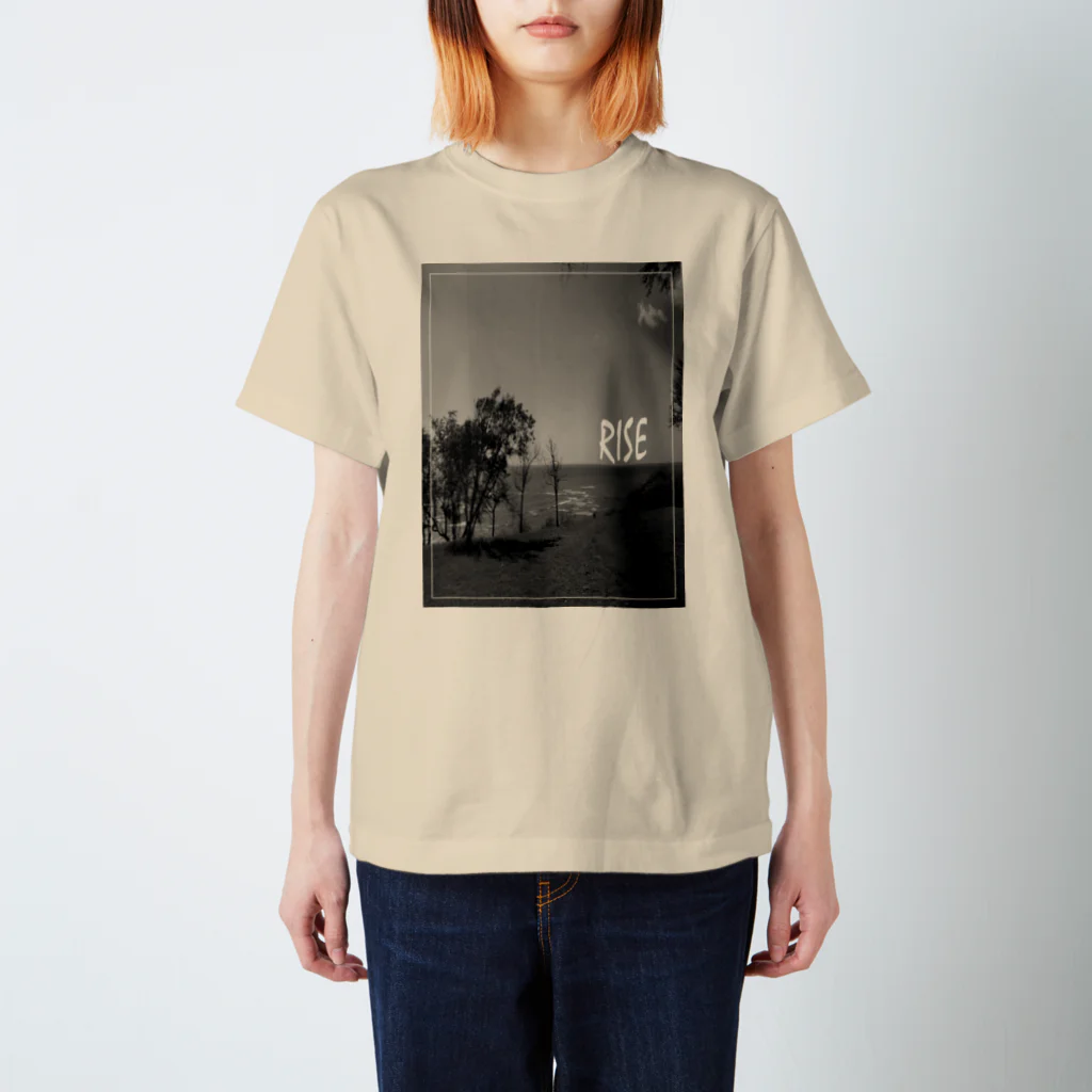 RISE のRISE　フロントプリントTシャツ  Regular Fit T-Shirt