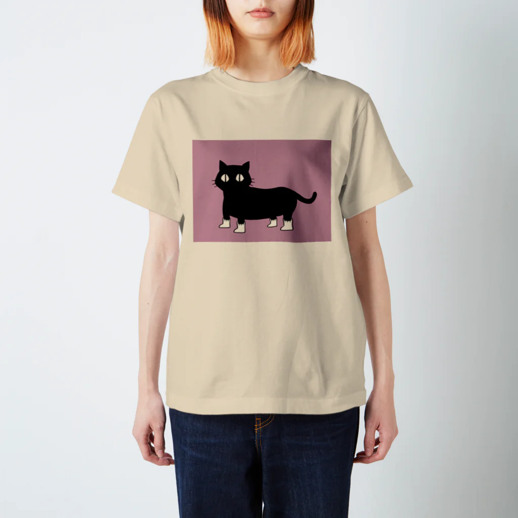 まろ屋のくつ下をはいたネコ（ピンク） Regular Fit T-Shirt