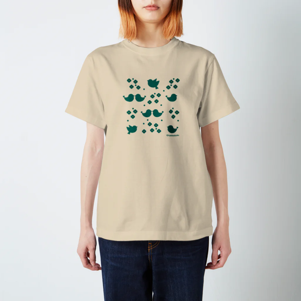 文鳥Familyの仲良し小鳥とお花のシルエット Regular Fit T-Shirt