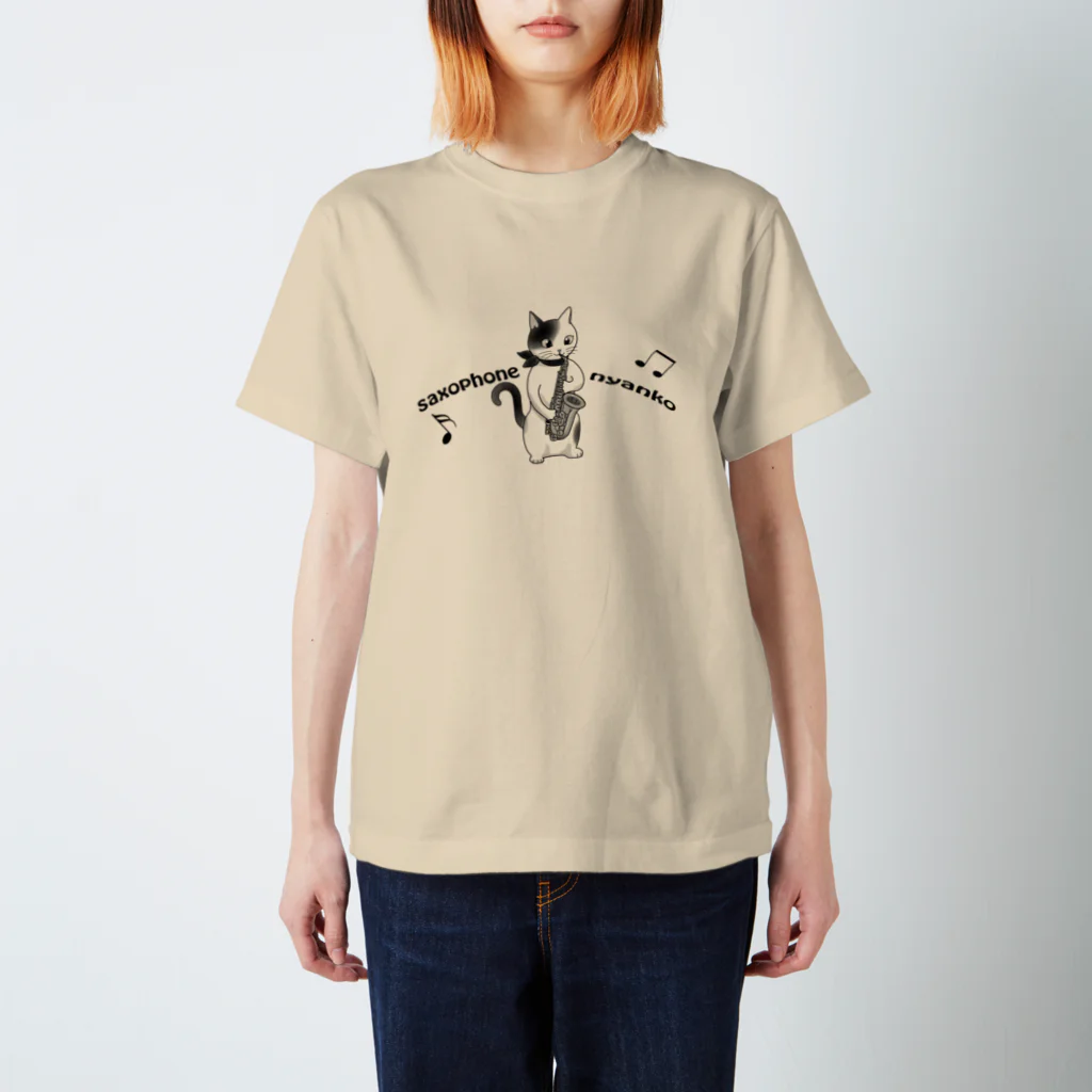 Ａｔｅｌｉｅｒ　Ｈｅｕｒｅｕｘのサクソフォンを吹く猫　saxophone nyanko Regular Fit T-Shirt