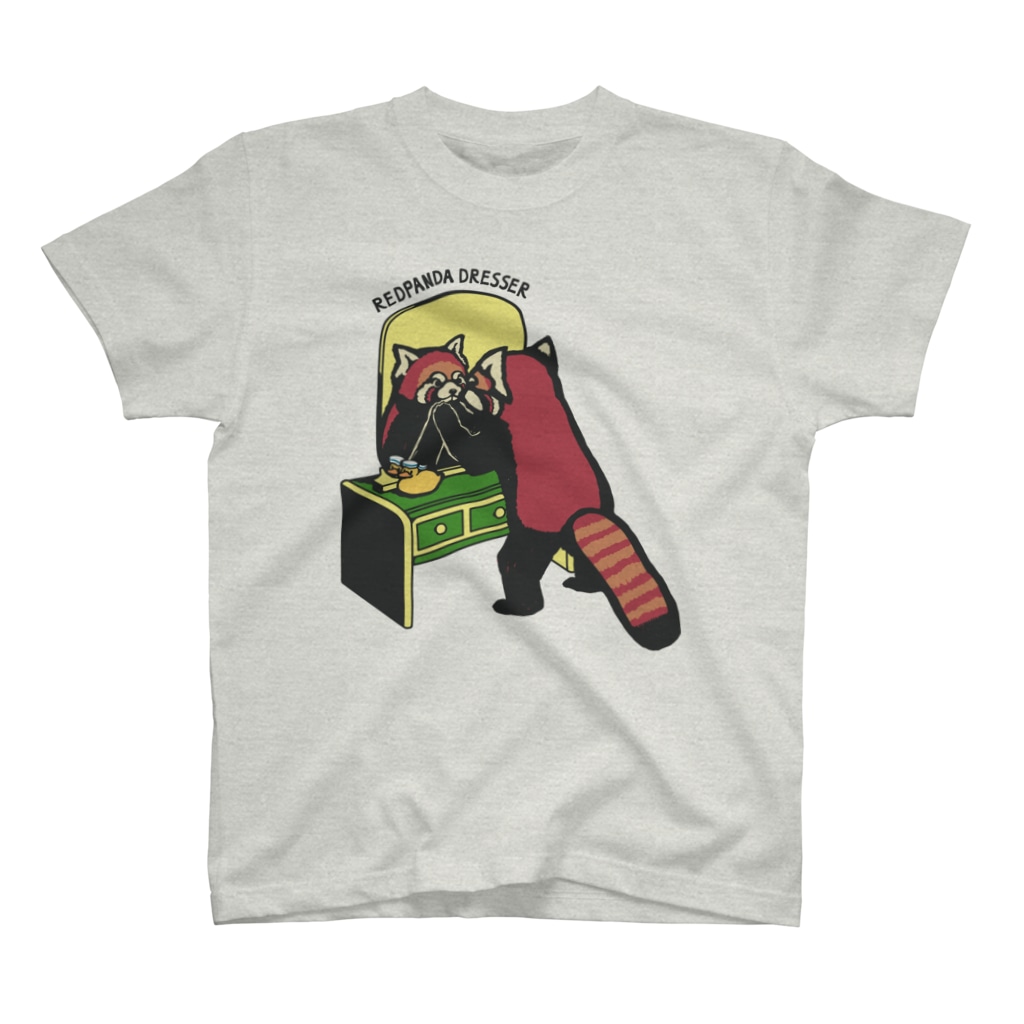 ムクデザインのレッサーパンダのドレッサー Regular Fit T-Shirt