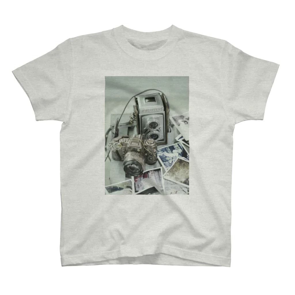 ラクトムーン（京ささら）のレンズ越しのスペキュレイティブ Regular Fit T-Shirt