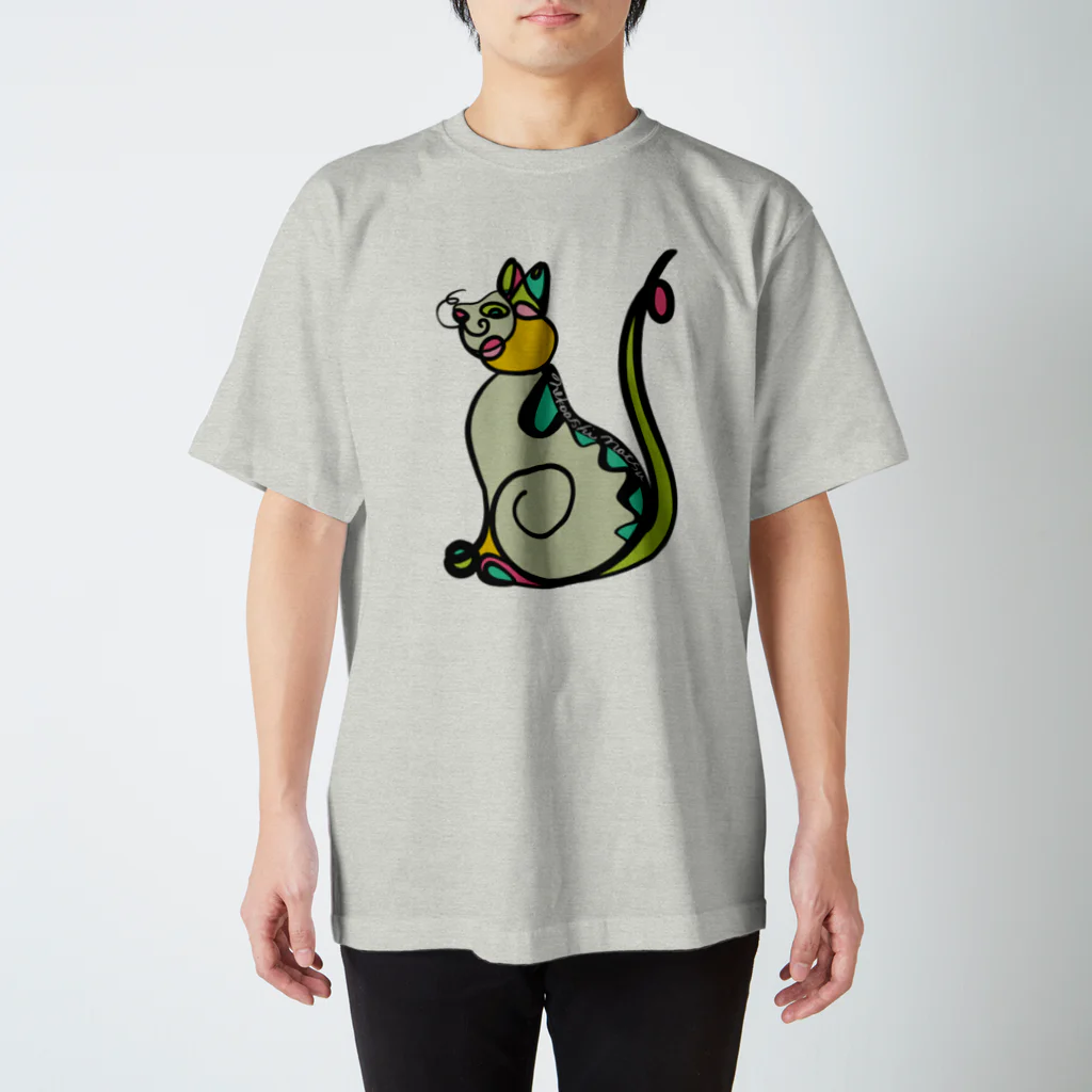 猫足の誇り高い猫。 Regular Fit T-Shirt