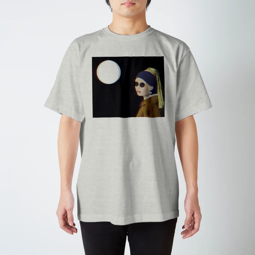 お寿司の真珠の耳飾りのサングラス少女 -girl with a pearl earring & sunglasses- Regular Fit T-Shirt