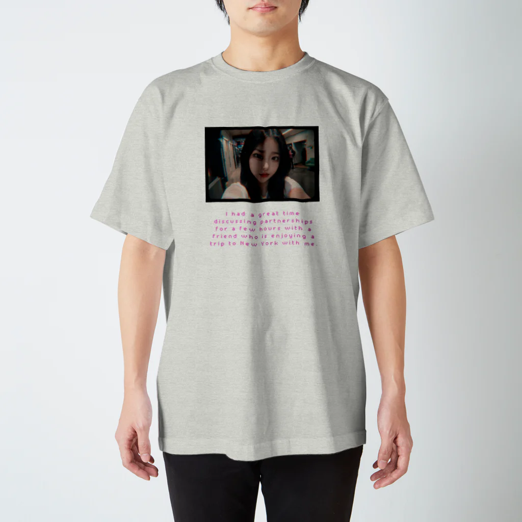 Association Against Mirroring Selfiesのa missing girl スタンダードTシャツ