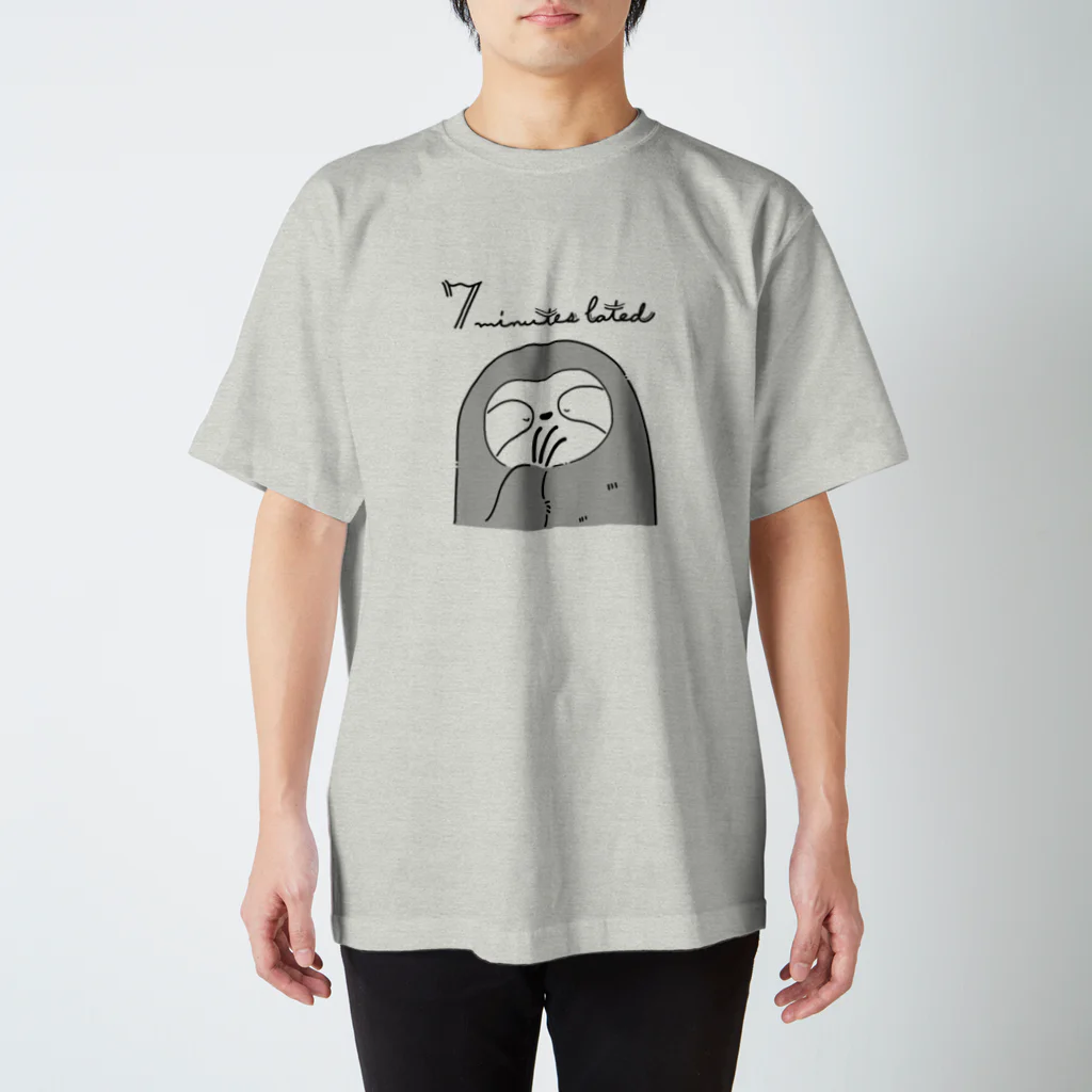 ななふん遅刻オリジナルグッズのななけもの　もう眠いですのポーズ スタンダードTシャツ