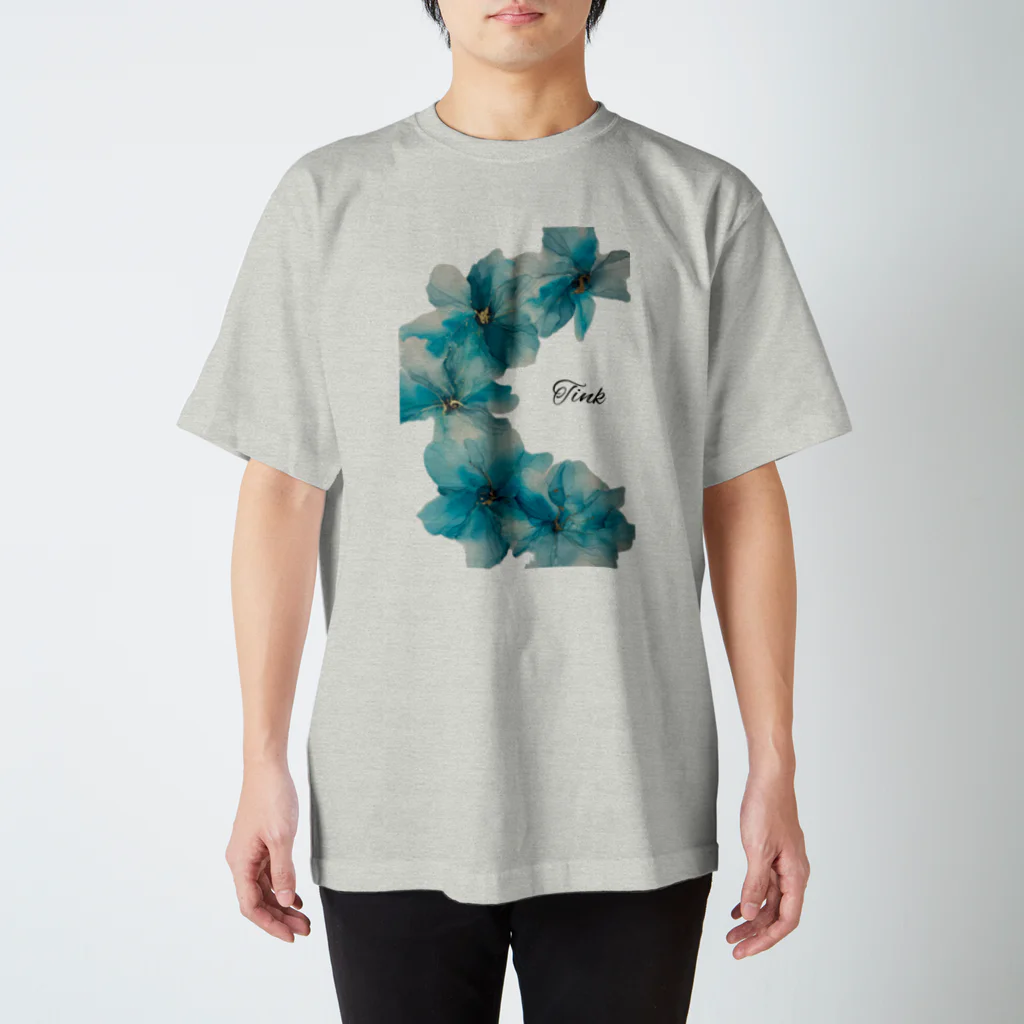 Tink_handmadeのTink ターコイズブルーflowerロゴ入り Regular Fit T-Shirt