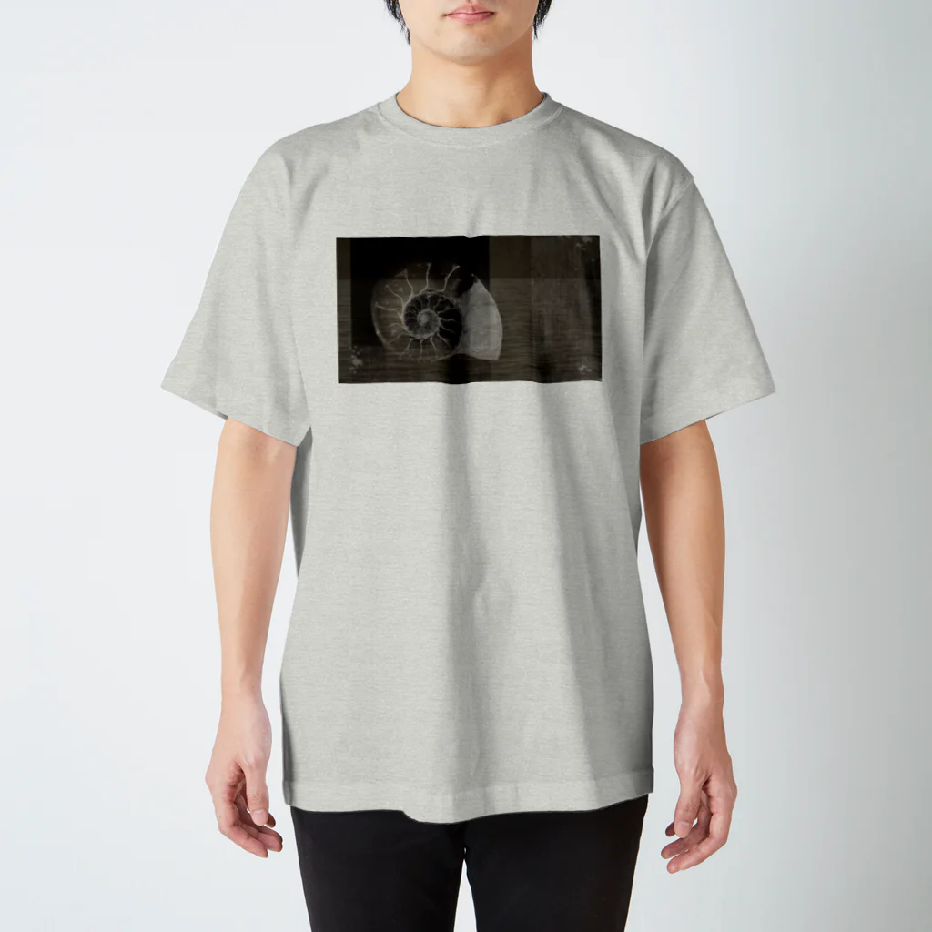 MOTU_Designの Ammonoidea2　アンモナイト2 Regular Fit T-Shirt