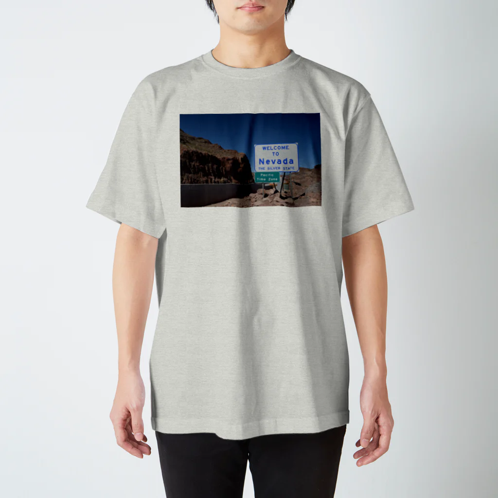 チルTショップのWELCOME TO NEVADA Regular Fit T-Shirt