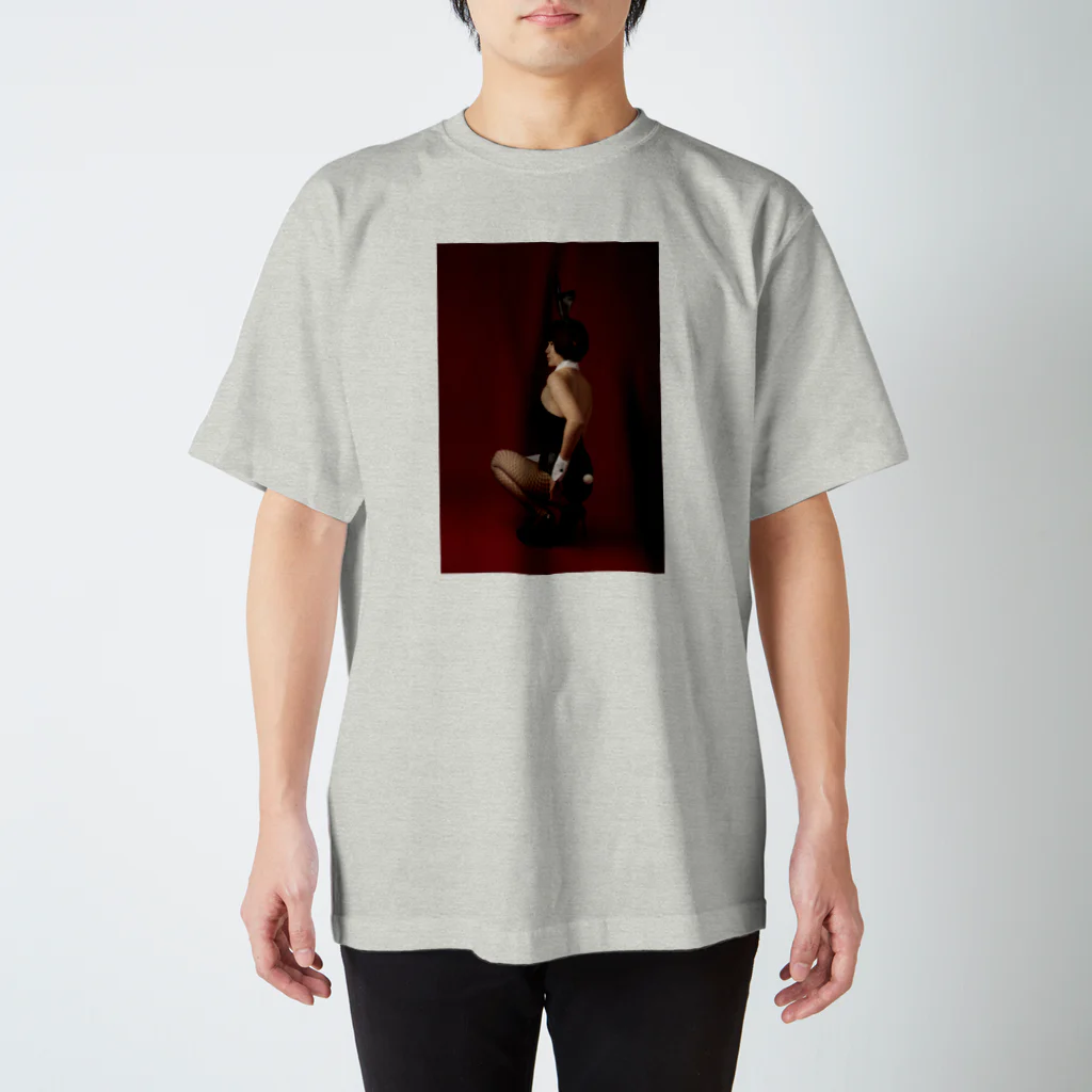 吉田のゆりのしゃがみ Regular Fit T-Shirt