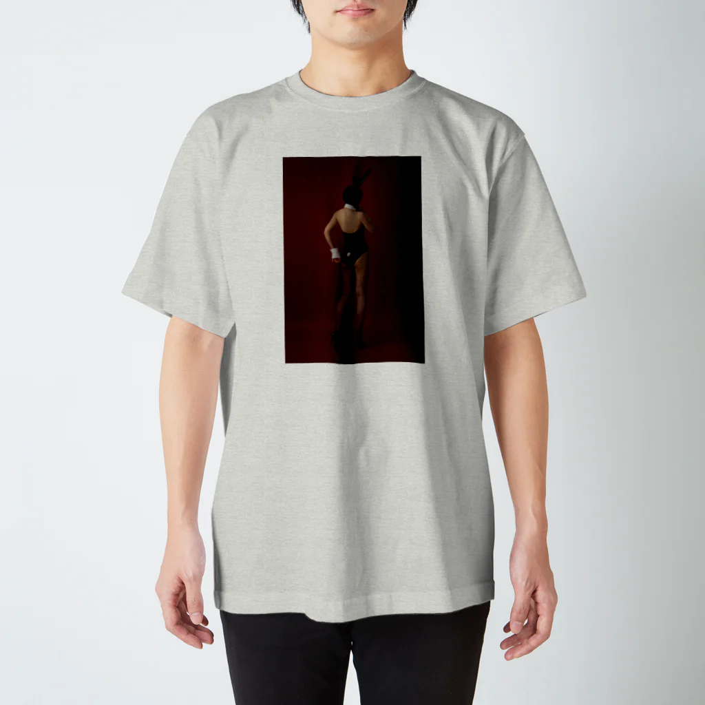 吉田のゆりの後ろ姿 Regular Fit T-Shirt